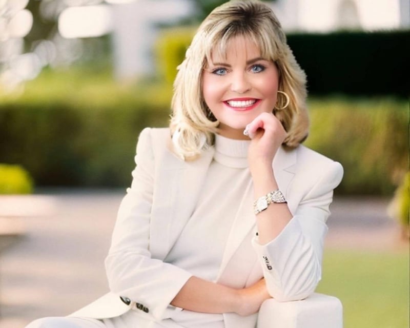 LaurieFox_Cropped